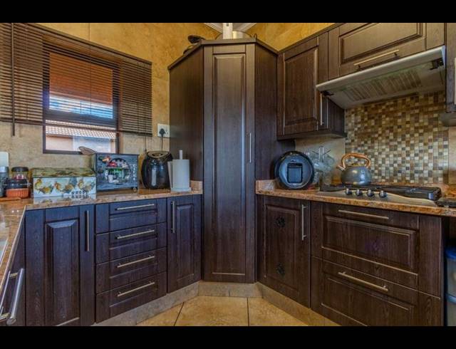 2 BEDROOM TOWNHOUSE FOR SALE IN RAVENSWOOD